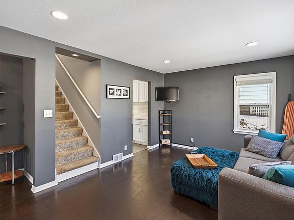 2nd image of 1032 Margaret St
