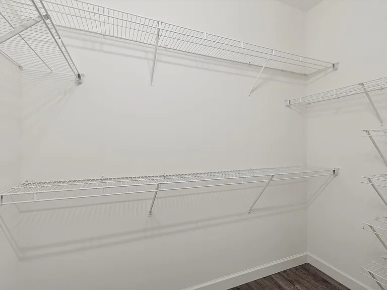 Richmond (Renovated) - 2 Bed / 2 Bath - 1,058 Sq.Ft.