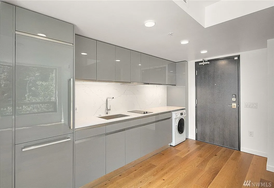 Studio, 302 sqft, $1,950 — Photo 4