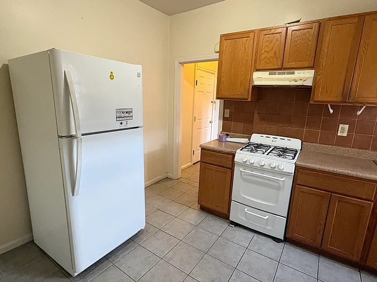 302 N 3rd St #8 — Photo 5