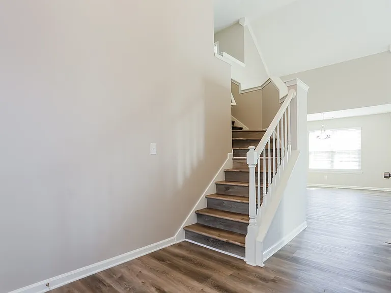 213 Summer Hill Cir — Photo 4