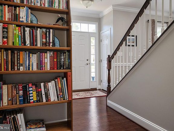 4th image of 805 Salisbury Way