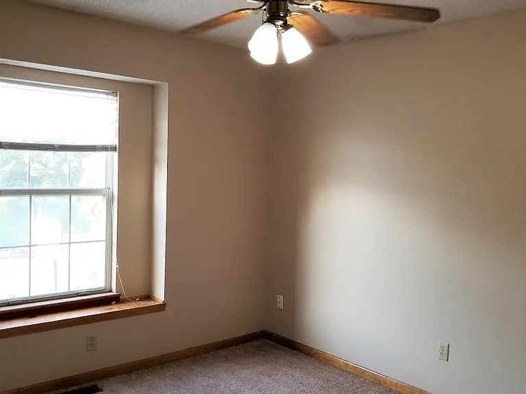 1901 Cherokee Dr — Photo 9