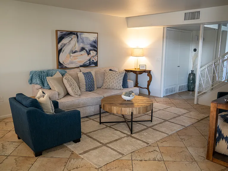 152 S Randolph Way — Photo 4