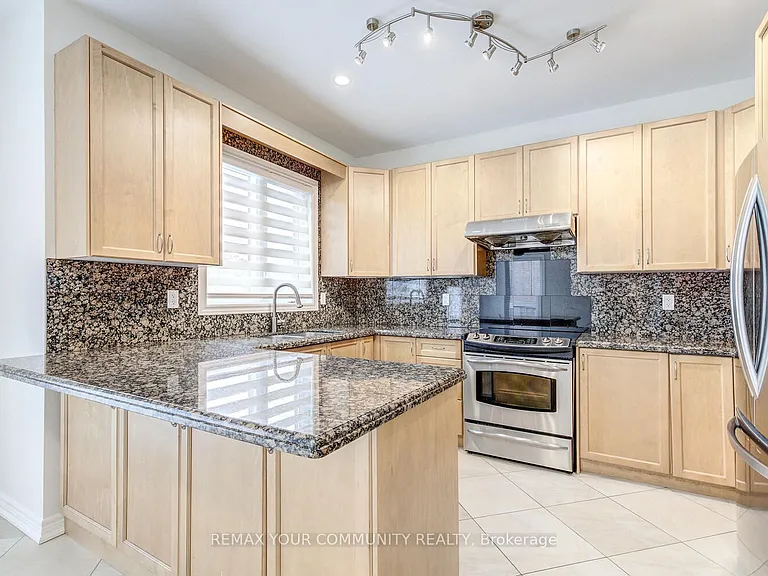 76 Ivy Glen Dr — Photo 13