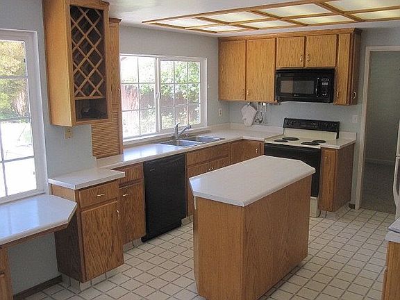 2nd image of 1211 Tennis Ln