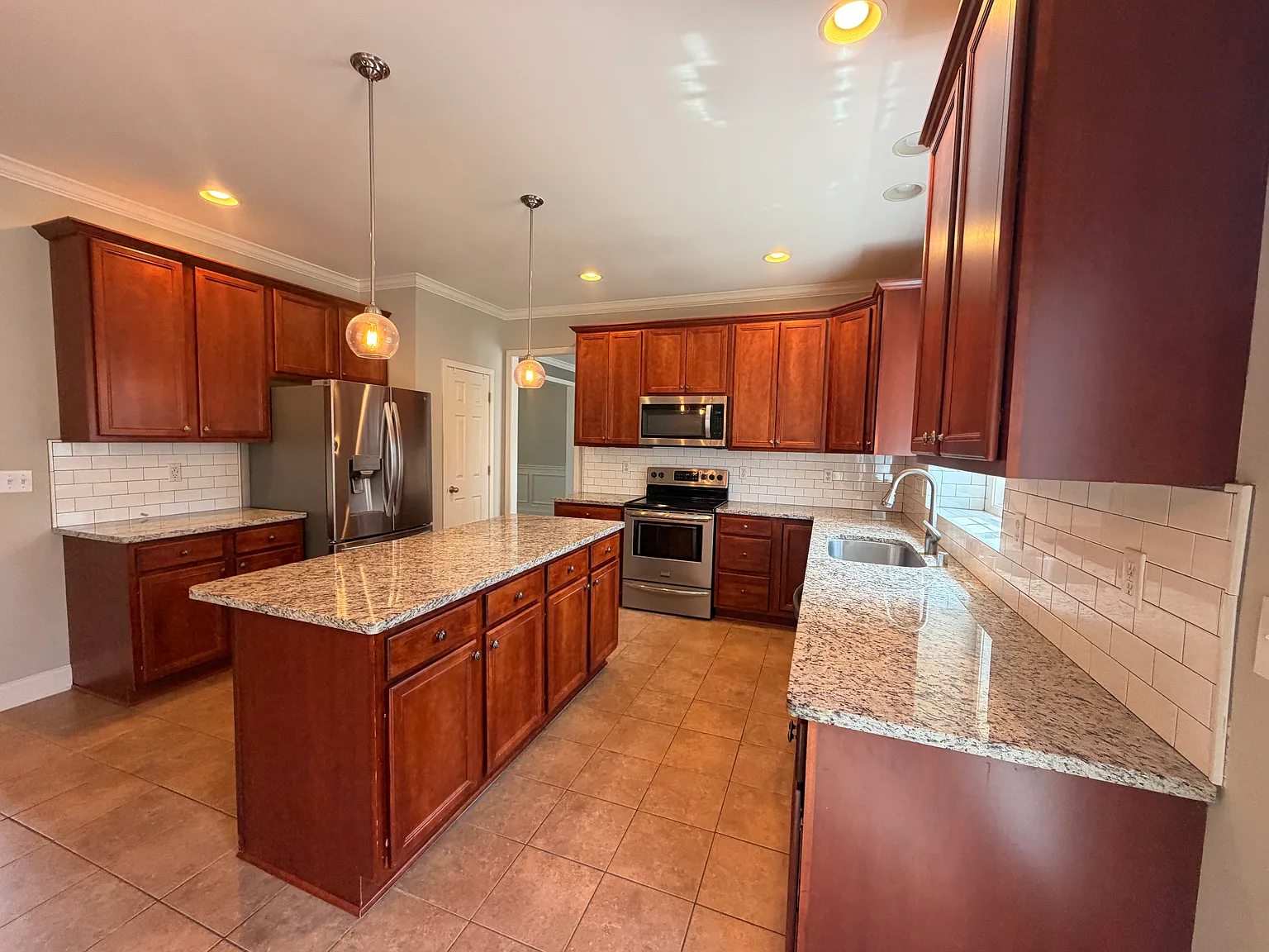4 bed, 2653 sqft, $3,000 — Photo 4
