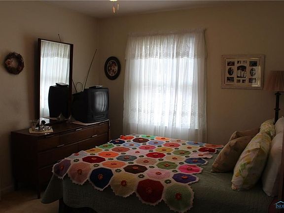 4th image of 438 W Gramercy Ave