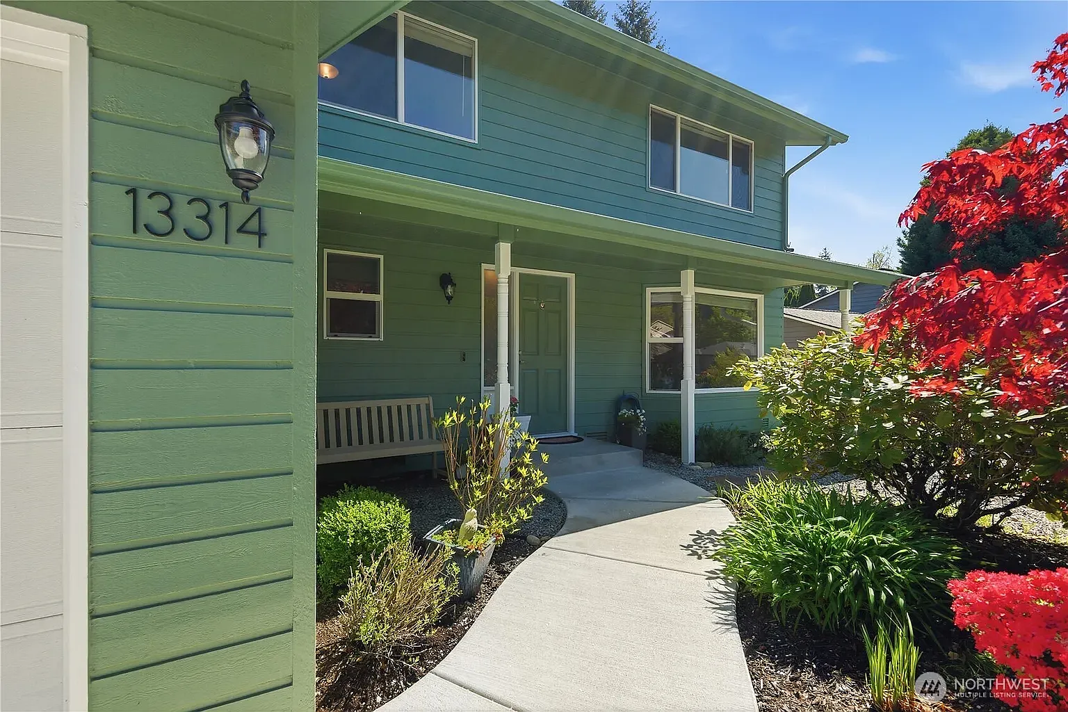 4 bed, 2.5 bath, 2300 sqft, $4,300 — Photo 3