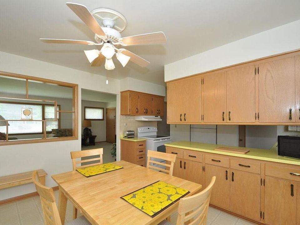 Another look at the kitchen