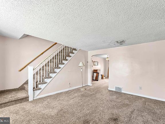 3rd image of 1318 Wycombe Ave
