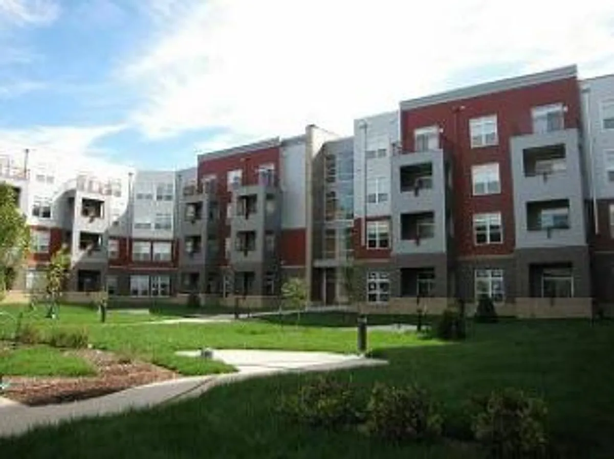 Building Photo - 629 S Riverside Dr