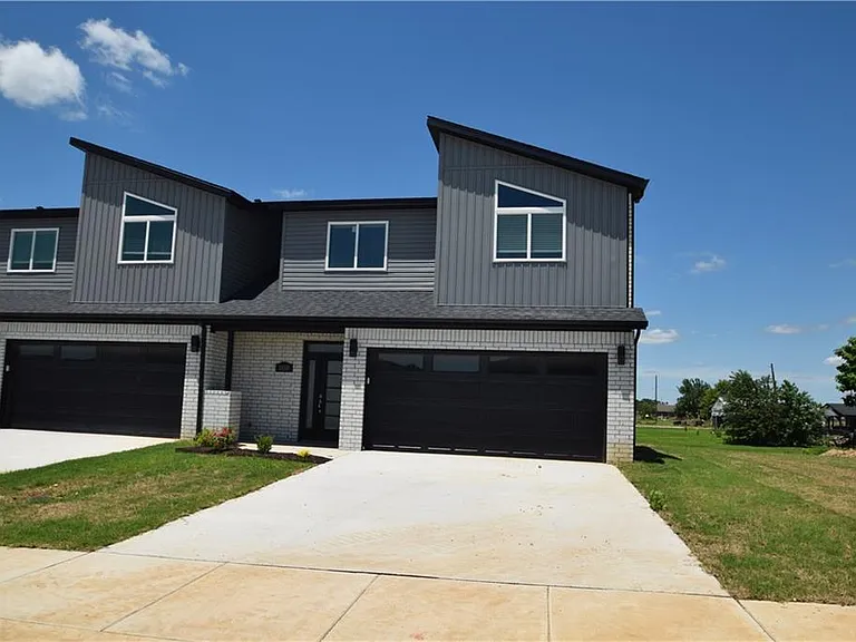520 Amethyst Rd — Photo 1