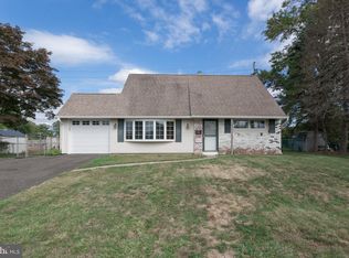 32 Jump Hill Rd, Levittown, PA 19056