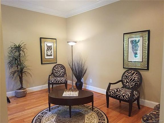 3rd image of 119 Windbluff Ct