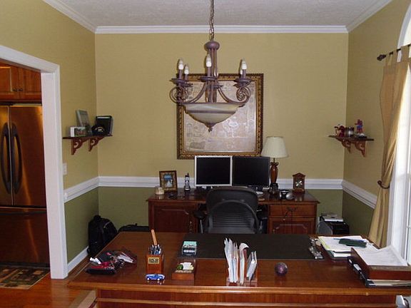 5th image of 214 Wisteria Dr