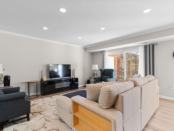 3rd image of 838 Quince Orchard Blvd APT 102