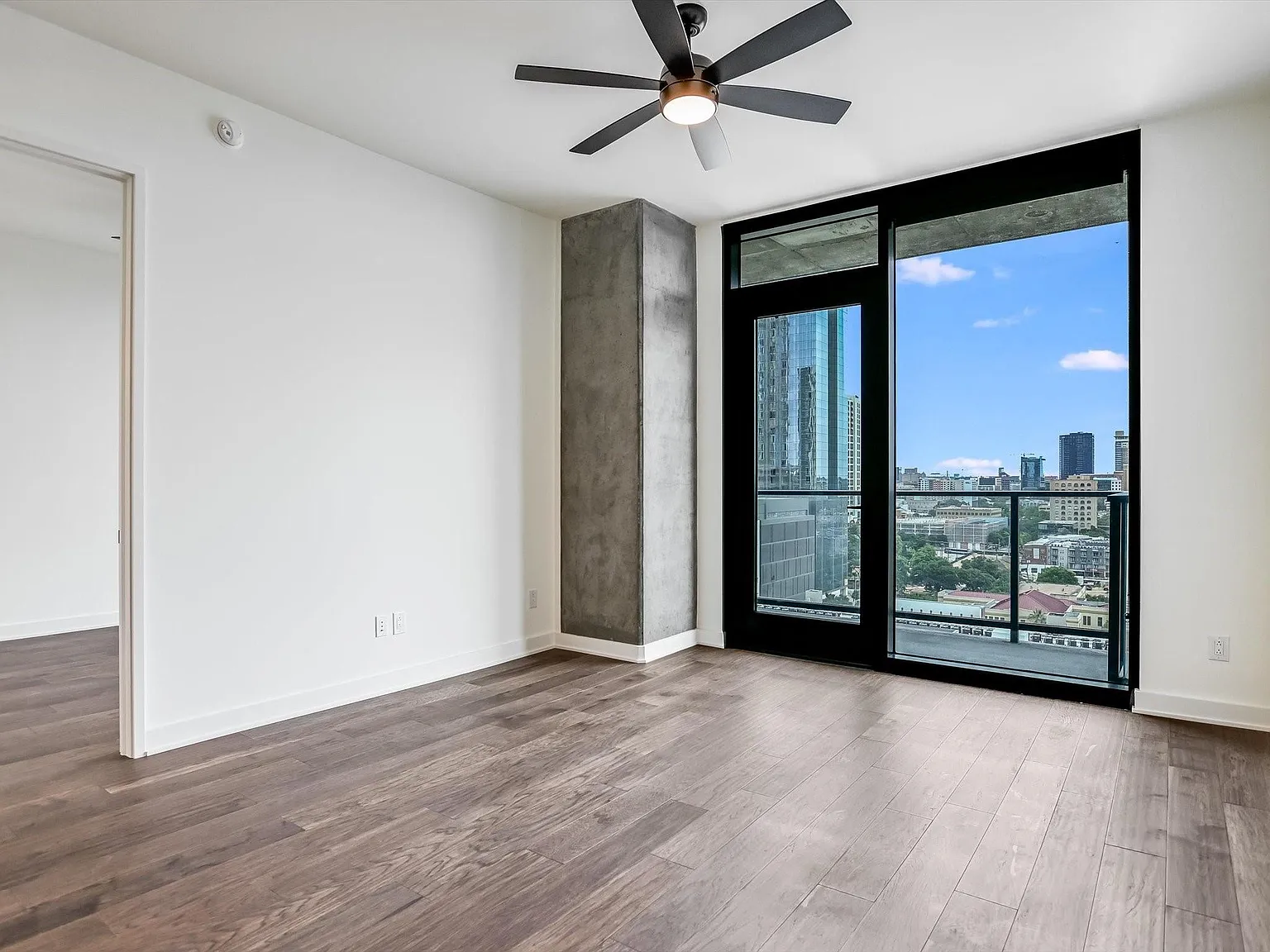 2 bed, 2.0 bath, 969 sqft, $3,450 — Photo 4