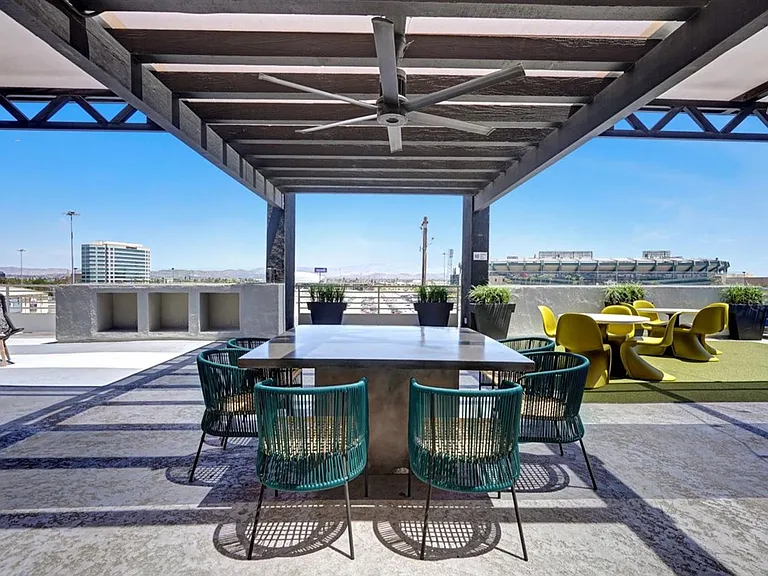 Stadium House Apartments — Photo 61