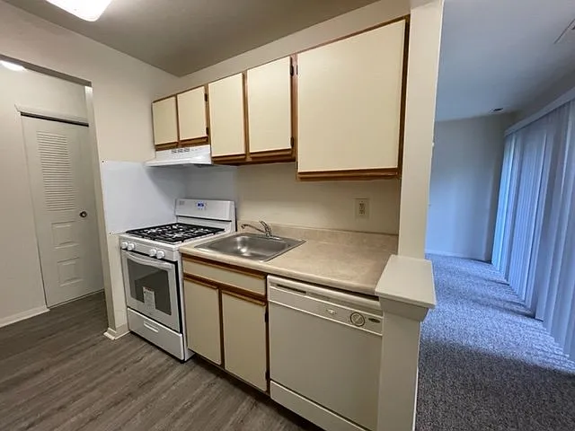 Autumn Ridge Apartments — Photo 103