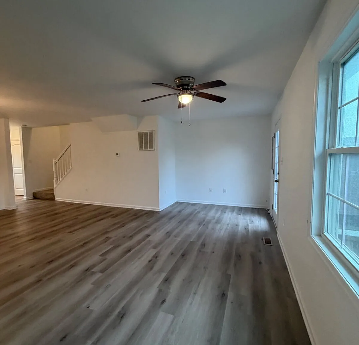 3 bed, 2.0 bath, 1448 sqft, $2,400 — Photo 3