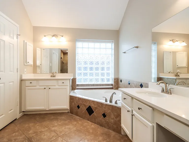 1414 Summer Rain Dr — Photo 11