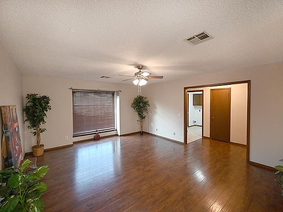2nd image of 2719 N Park Dr