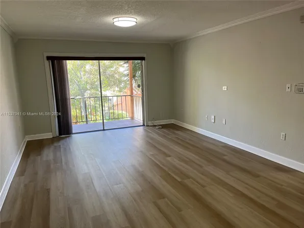 7121 Miami Lakes Dr APT Q8, Hialeah, FL 33014