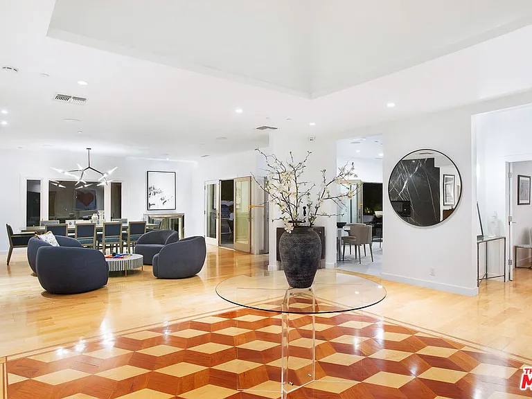 1655 N Crescent Heights Blvd — Photo 19