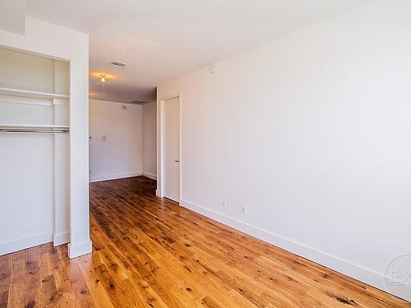 4th image of 73 Montrose Ave #5RKA