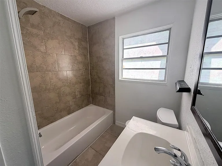 2217 Basket St — Photo 9
