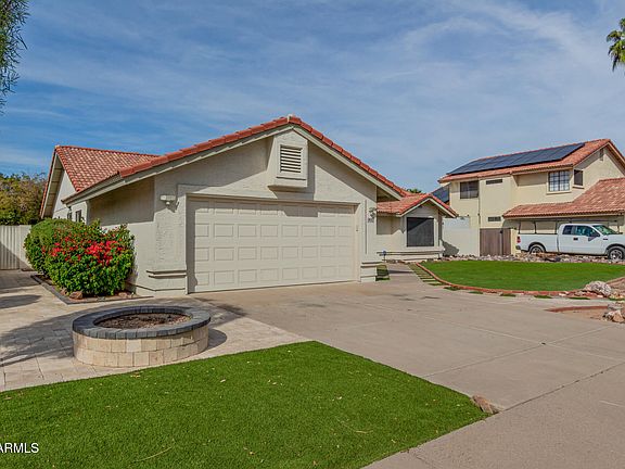 3rd image of 832 N ALVARO Circle