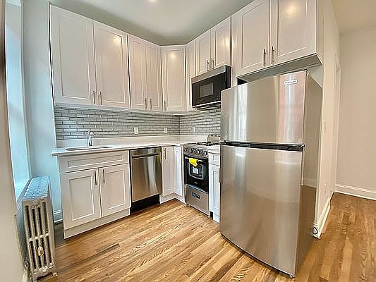 3rd image of 304 E 83rd St APT 1B