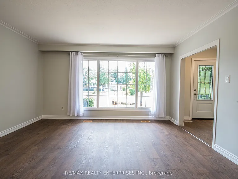 8 Weber Dr — Photo 5