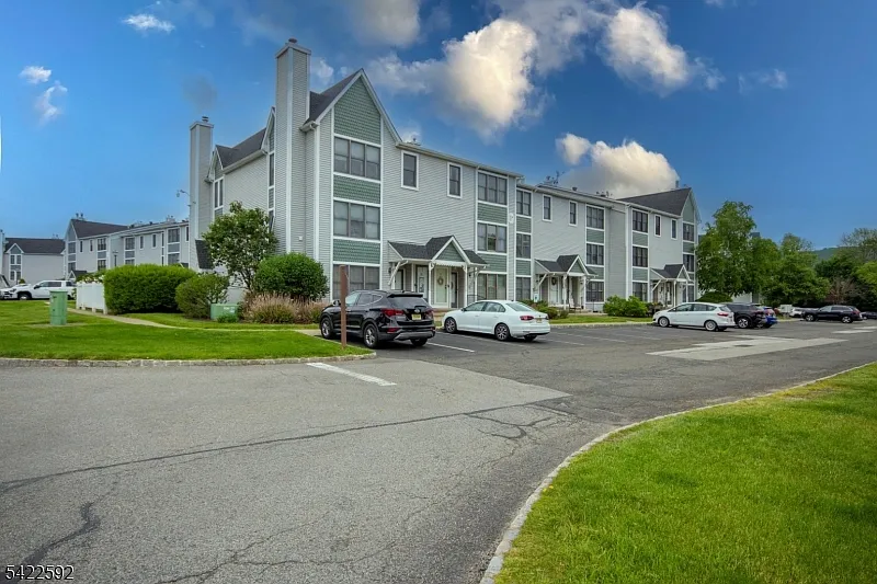Building Photo - 22 Burlington Ct #22