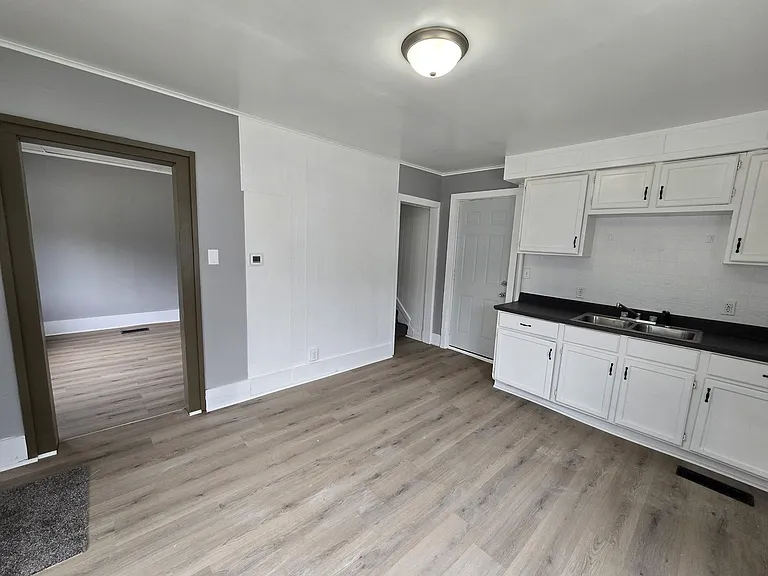 508 Mobile St — Photo 7