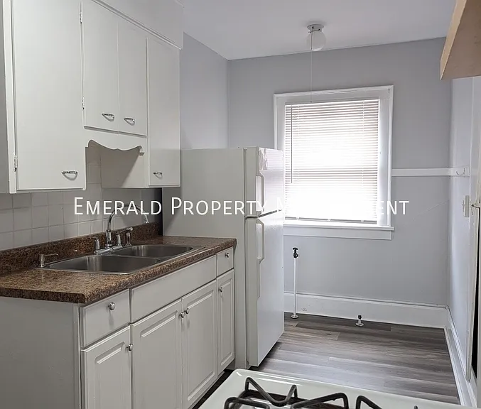 1331 Evelyn St #3 — Photo 7
