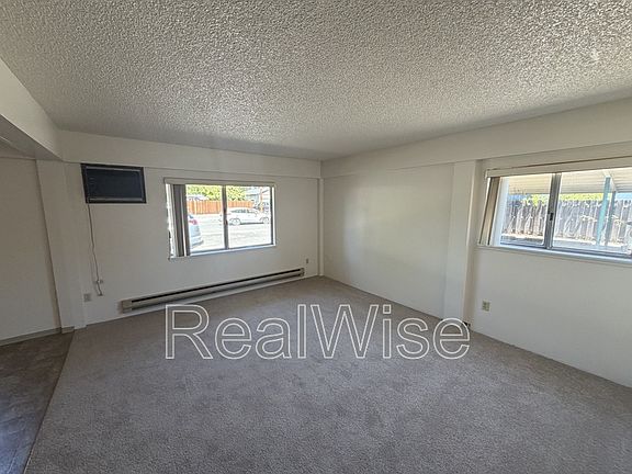 3rd image of 507 NE D St #8