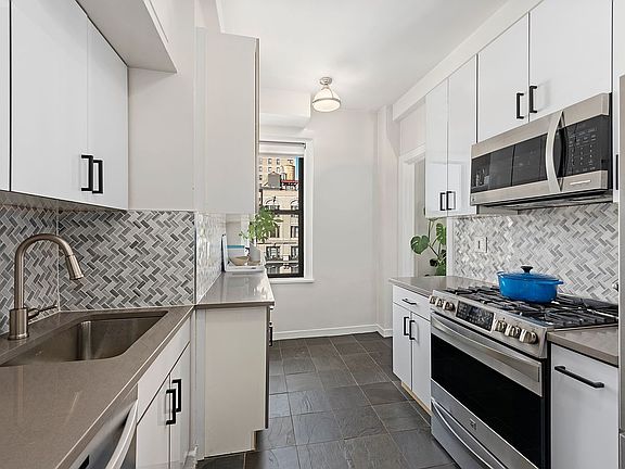 3rd image of 215 W 92nd St APT 12C