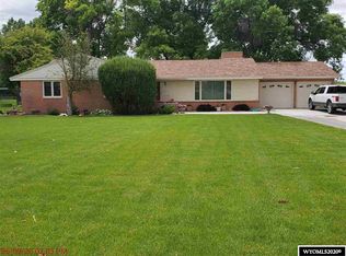 512 Sunset Dr, Worland, WY 82401