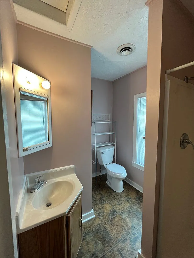 208 W. Miller — Photo 3