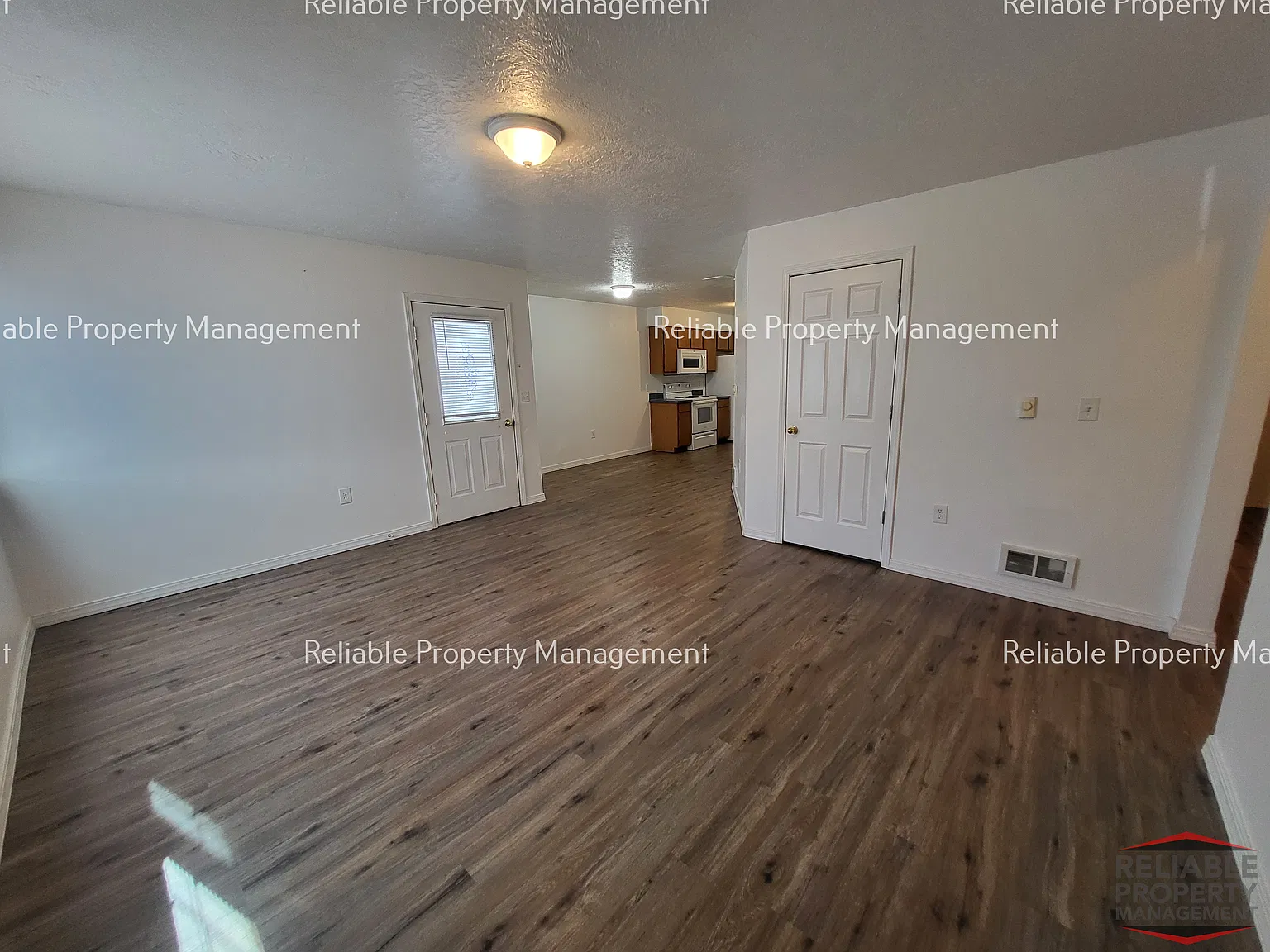 3 bed, $1,295 — Photo 4