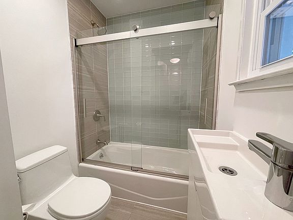3rd image of 93 Barrow St APT 2