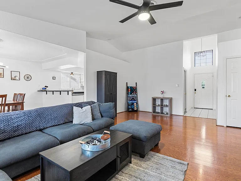 604 Venus Ave — Photo 9
