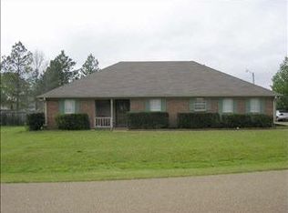 671 Byram Meadows Dr, Byram, MS 39272