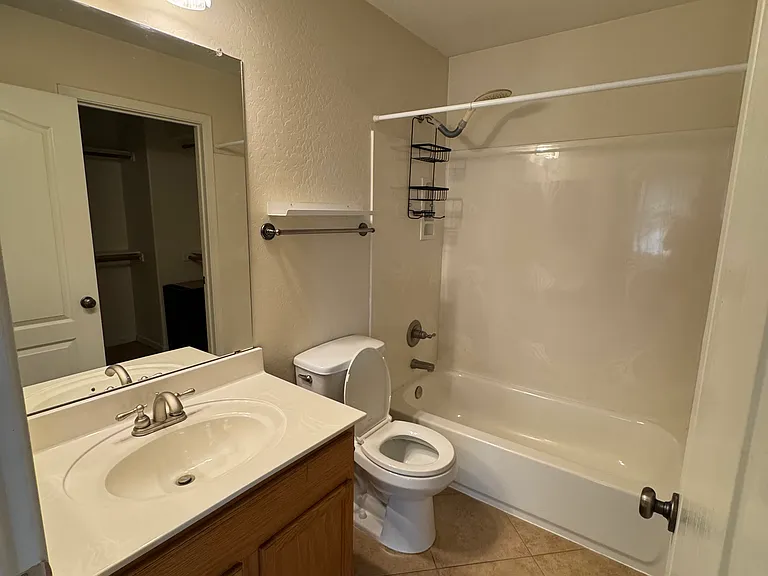 724 S Beck Ave #724 — Photo 5