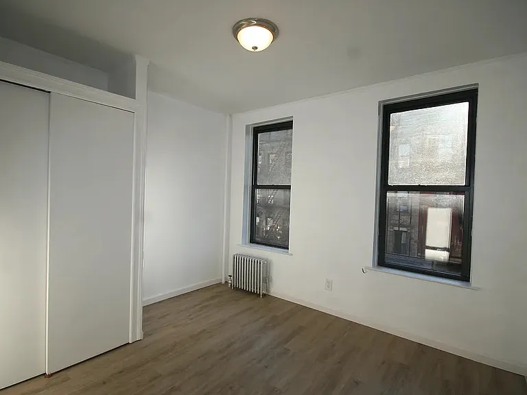 529 E 13th St #4B — Photo 2