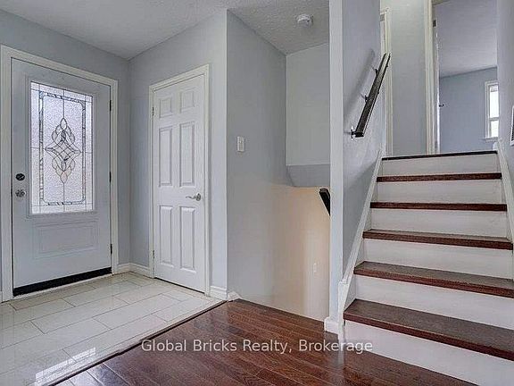 4th image of 77 Milford Haven Dr E