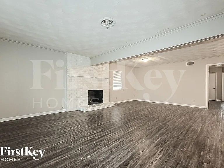 3825 Tolbert St — Photo 2