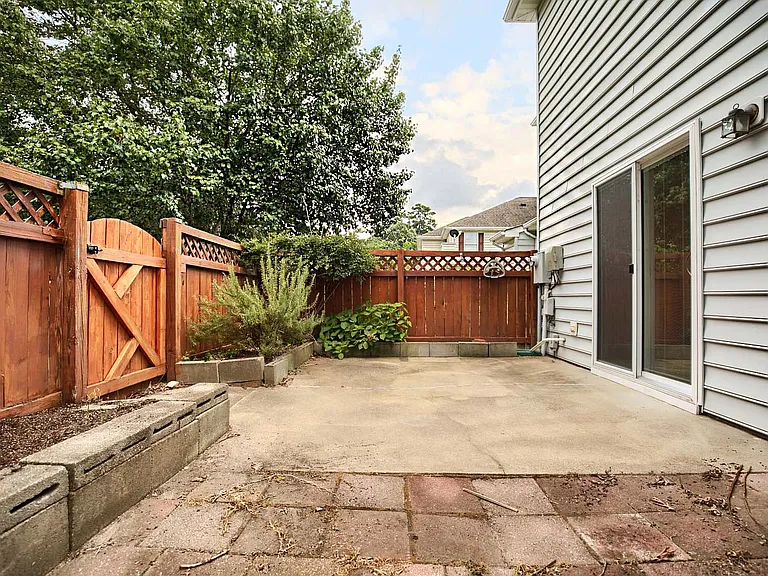 417 Belmont Cir — Photo 27